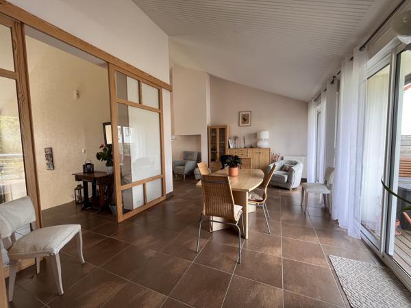 Maison
                                                                                                                                                                                                                                                                                                                        7 pièce(s)                                                                                                                                                                                                          5 chambre(s)                                                                                                                                                                                                          174.24  m²