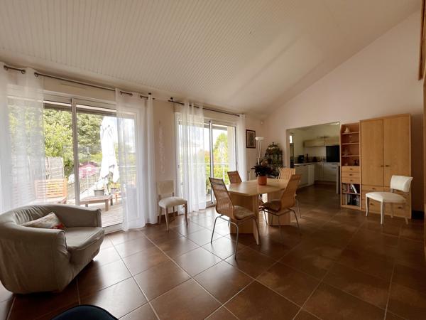 Maison
                                                                                                                                                                                                                                                                                                                        7 pièce(s)                                                                                                                                                                                                          5 chambre(s)                                                                                                                                                                                                          174.24  m²