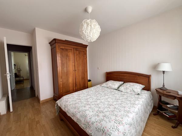 Maison
                                                                                                                                                                                                                                                                                                                        7 pièce(s)                                                                                                                                                                                                          5 chambre(s)                                                                                                                                                                                                          174.24  m²