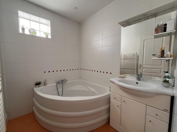 Maison
                                                                                                                                                                                                                                                                                                                        7 pièce(s)                                                                                                                                                                                                          5 chambre(s)                                                                                                                                                                                                          174.24  m²