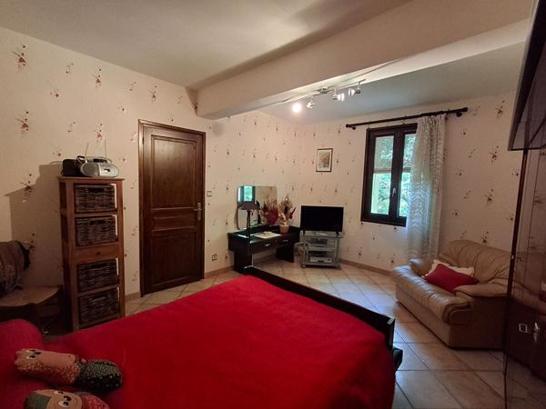 Maison avec presque un hectare de terrain