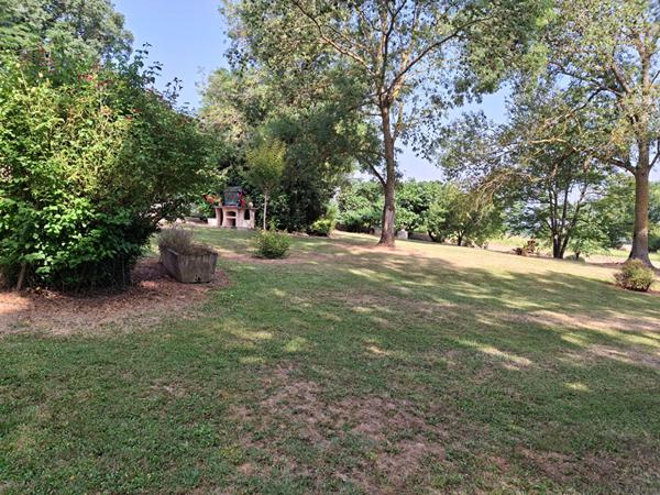 Maison avec presque un hectare de terrain