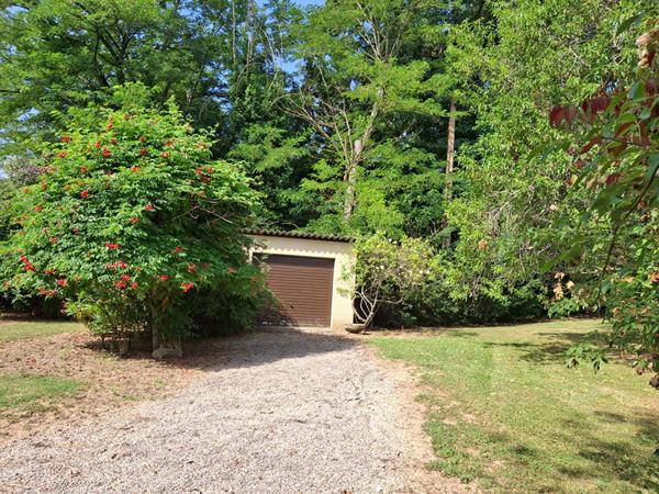 Maison avec presque un hectare de terrain