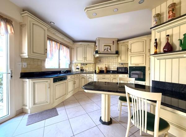 Maison à MALESTROIT, 56140 - 12 pièces 329m²