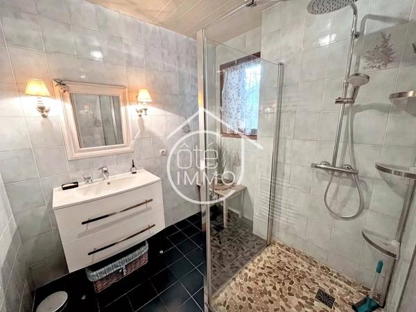 COURS DE PILE : Charmante maison 5 pièces de 151m² avec piscine et accès à la Dordogne