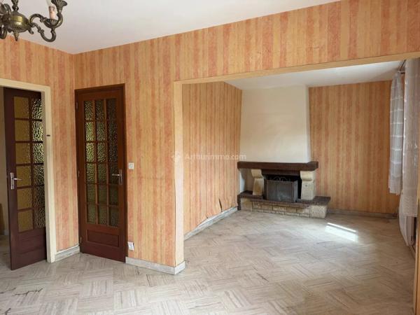 Vente                                                      Maison
                        
                     5 pièces                      117 m2                     à La Chartre-sur-le-Loir