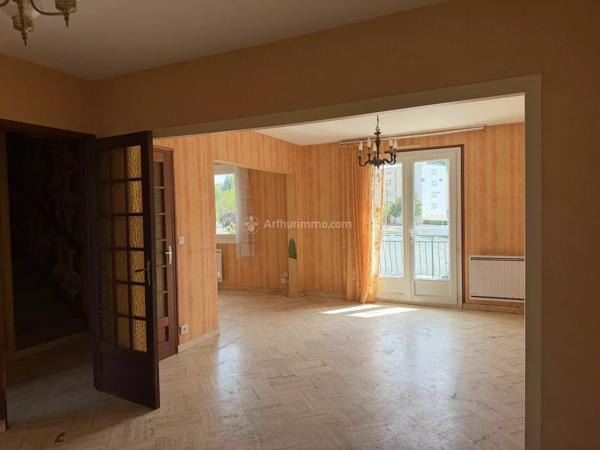 Vente                                                      Maison
                        
                     5 pièces                      117 m2                     à La Chartre-sur-le-Loir