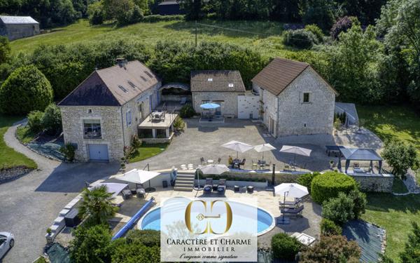 Sarlat-la-Canéda (24200) Propriété en pierre avec gîte et chambres d'hôtes - Piscine chauffée.