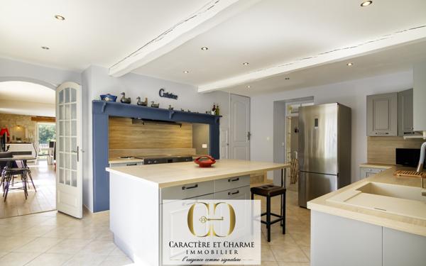 Sarlat-la-Canéda (24200) Propriété en pierre avec gîte et chambres d'hôtes - Piscine chauffée.