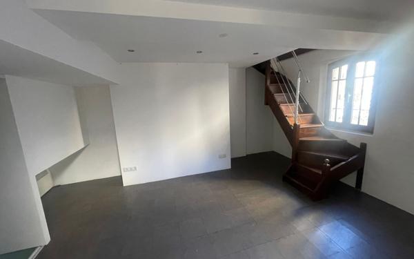Appartement à vendre    3 pièces • 64 m2 Toulon