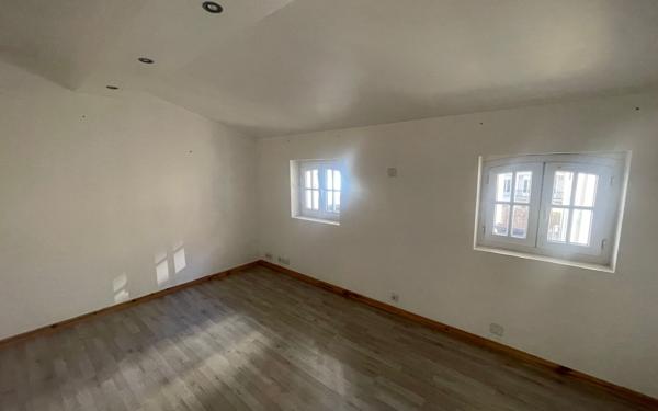 Appartement à vendre    3 pièces • 64 m2 Toulon