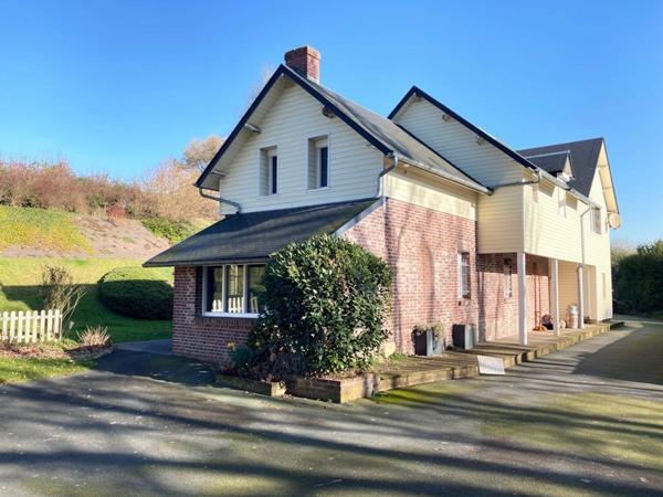 Propriété d’Exception à Lisieux – Maison de 255 m² sur 3 Hectares avec dépendances