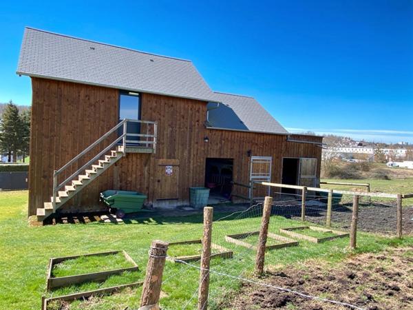 Propriété d’Exception à Lisieux – Maison de 255 m² sur 3 Hectares avec dépendances