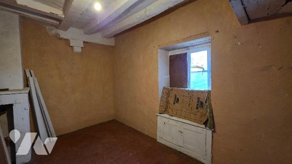 Moulins-sur-Céphons(36), maison de bourg 3 pièces (2 chbres et 1 séjour/cuisine)