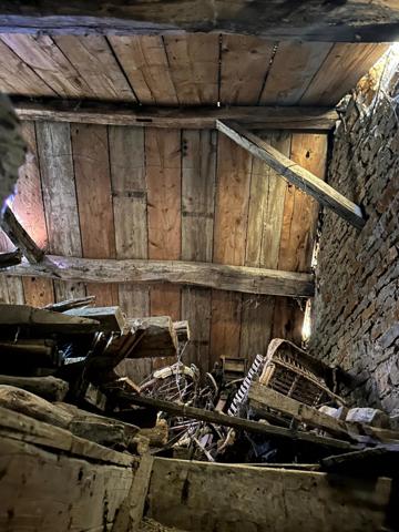 Petitemaison avec grange et jardin proche de POUILLY EN AUXOIS (21)