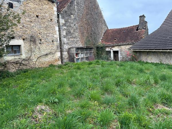 Petitemaison avec grange et jardin proche de POUILLY EN AUXOIS (21)