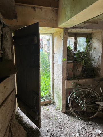 Petitemaison avec grange et jardin proche de POUILLY EN AUXOIS (21)