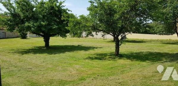 A VENDRE A SAINT MARTIN D'ABLOIS - Terrain à bâtir viabilisé d'une surface de 9a83ca. Plans et ...