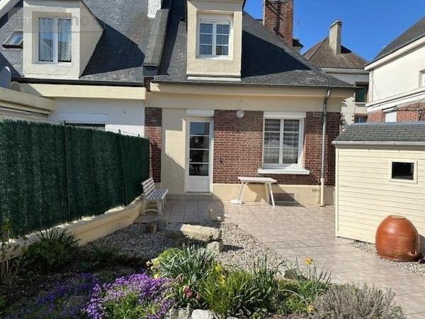 Maison de ville à vendre à Neufchâtel-en-Bray en Seine-Maritime (76270), ref : H 645