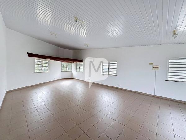 Dpt (Guyane) , à louer CAYENNE bureau de 63 m² au 1 er étage
