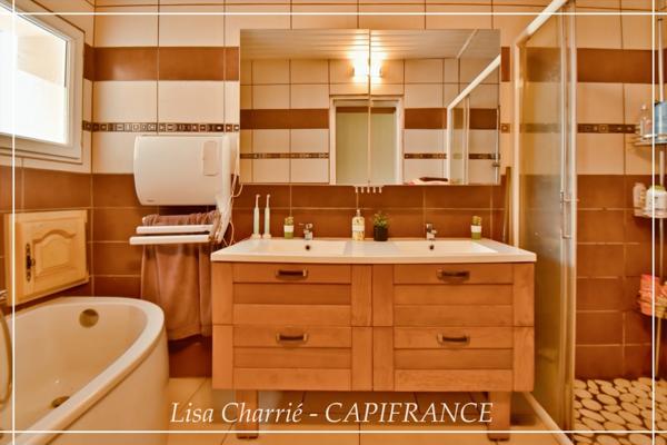 Maison à vendre 5 pièces de 137 m2 habitables sur 4017 m2 de terrain clôturé, garage, atelier, hangar et piscine proche de VIC FEZENSAC (32)