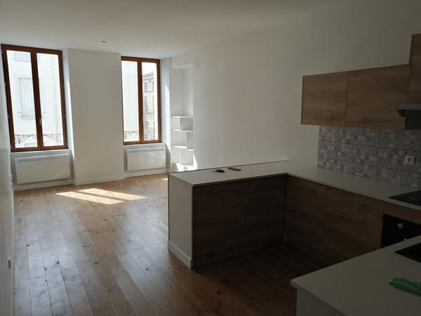47300 VILLENEUVE SUR LOT Immeuble rénové à Villeneuve Sur Lot proche des commodités