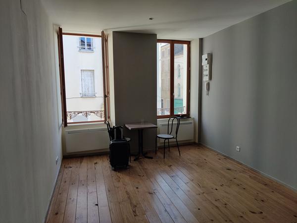 47300 VILLENEUVE SUR LOT Immeuble rénové à Villeneuve Sur Lot proche des commodités
