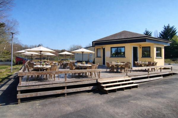 Restaurant bord de plage et camping