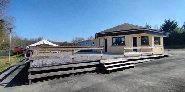 Restaurant bord de plage et camping