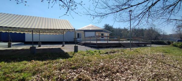 Restaurant bord de plage et camping