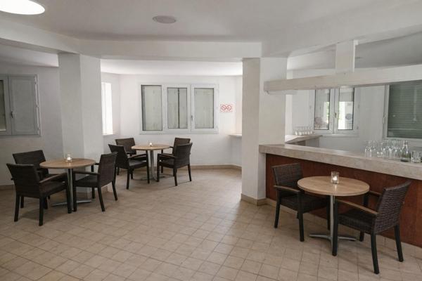 Restaurant bord de plage et camping