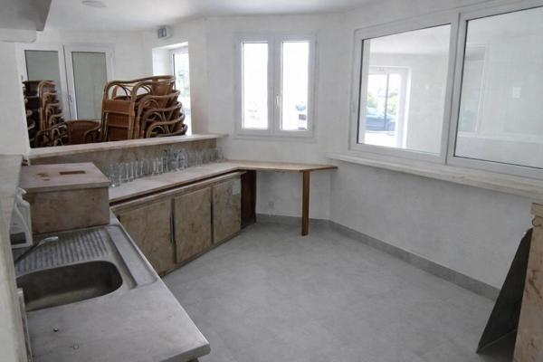 Restaurant bord de plage et camping