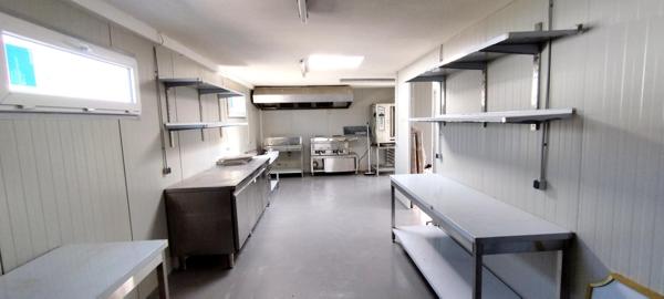 Restaurant bord de plage et camping