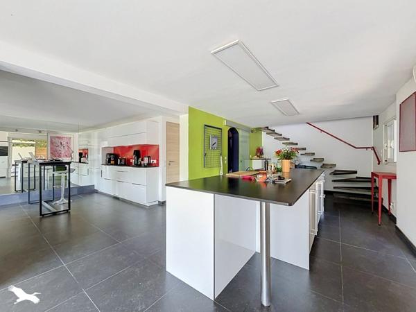 Maison 820 000 € Saint-Jean-de-Védas 10 p 240 m² DPE A