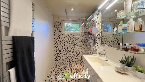 Appartement
         3 pièces
        - 76 m² Bien prestige 450 000 € *