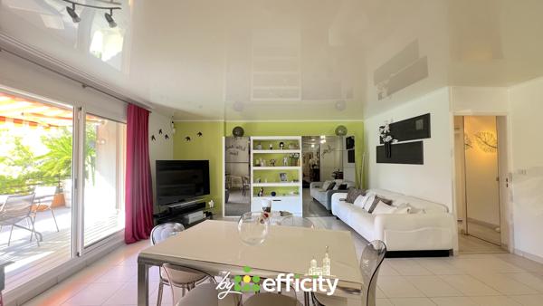 Appartement
         3 pièces
        - 76 m² Bien prestige 450 000 € *