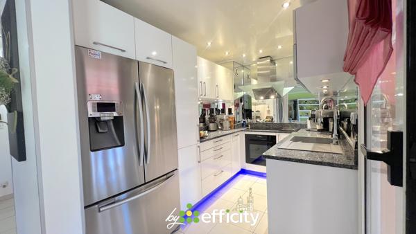 Appartement
         3 pièces
        - 76 m² Bien prestige 450 000 € *
