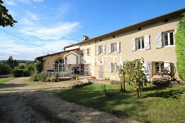 Bâtisse avec 2 habitations - 3 hangars – Dépendances