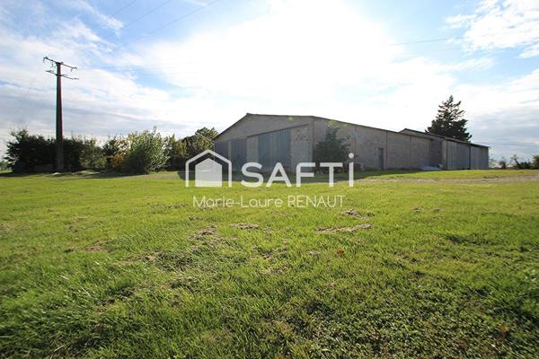 Bâtisse avec 2 habitations - 3 hangars – Dépendances