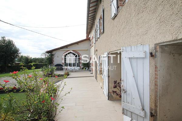 Bâtisse avec 2 habitations - 3 hangars – Dépendances