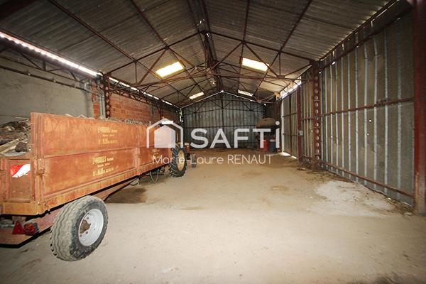 Bâtisse avec 2 habitations - 3 hangars – Dépendances