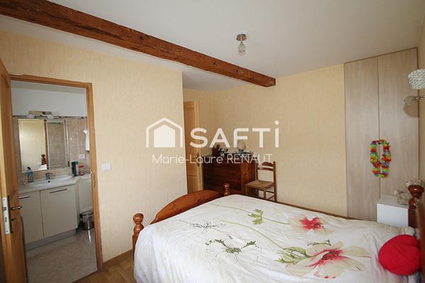 Bâtisse avec 2 habitations - 3 hangars – Dépendances