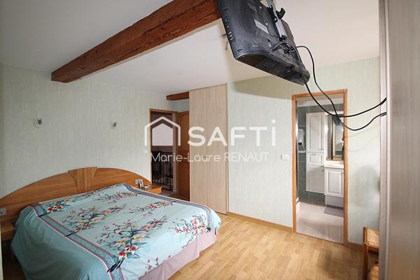 Bâtisse avec 2 habitations - 3 hangars – Dépendances