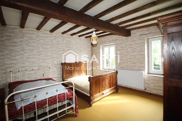 Bâtisse avec 2 habitations - 3 hangars – Dépendances