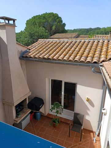 Pézenas (34120) 7 minutes de Pézenas. Superbe maison rénovée avec très grand garage et grand patio.