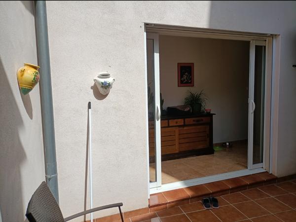 Pézenas (34120) 7 minutes de Pézenas. Superbe maison rénovée avec très grand garage et grand patio.