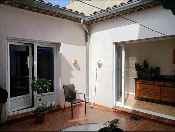 Pézenas (34120) 7 minutes de Pézenas. Superbe maison rénovée avec très grand garage et grand patio.