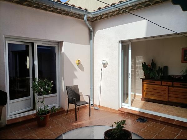 Pézenas (34120) 7 minutes de Pézenas. Superbe maison rénovée avec très grand garage et grand patio.