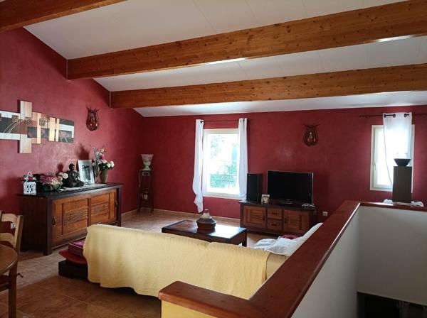 Pézenas (34120) 7 minutes de Pézenas. Superbe maison rénovée avec très grand garage et grand patio.