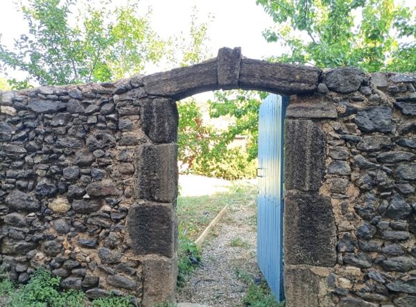 Pézenas (34120) 7 minutes de Pézenas. Superbe maison rénovée avec très grand garage et grand patio.